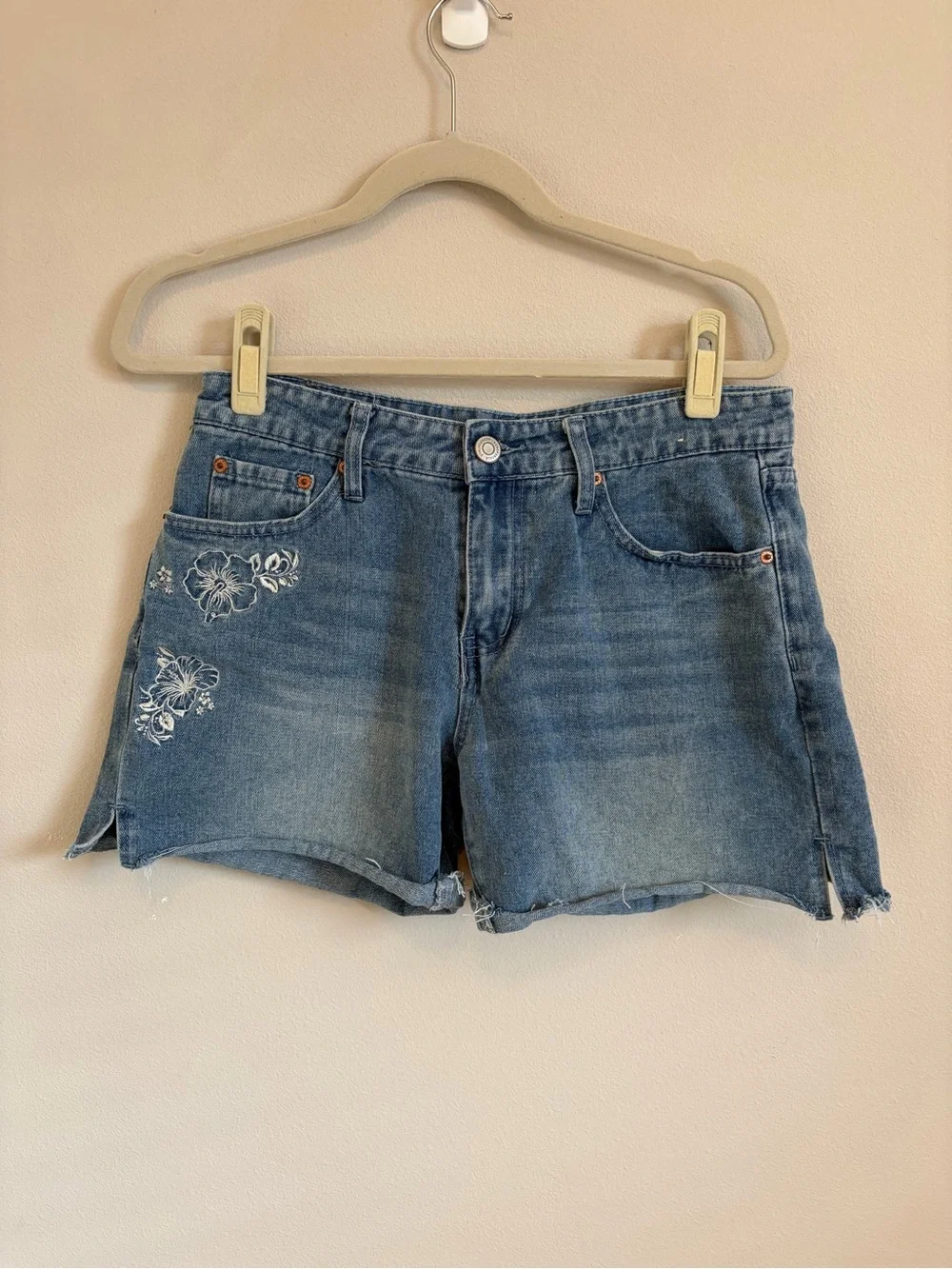 Aeropostale Baggy Shorts Size 6 Blue Denim Embroidered Floral Frayed Hem